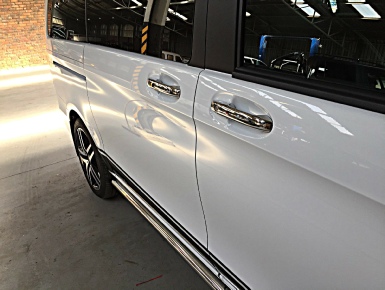 White V-Class Gal